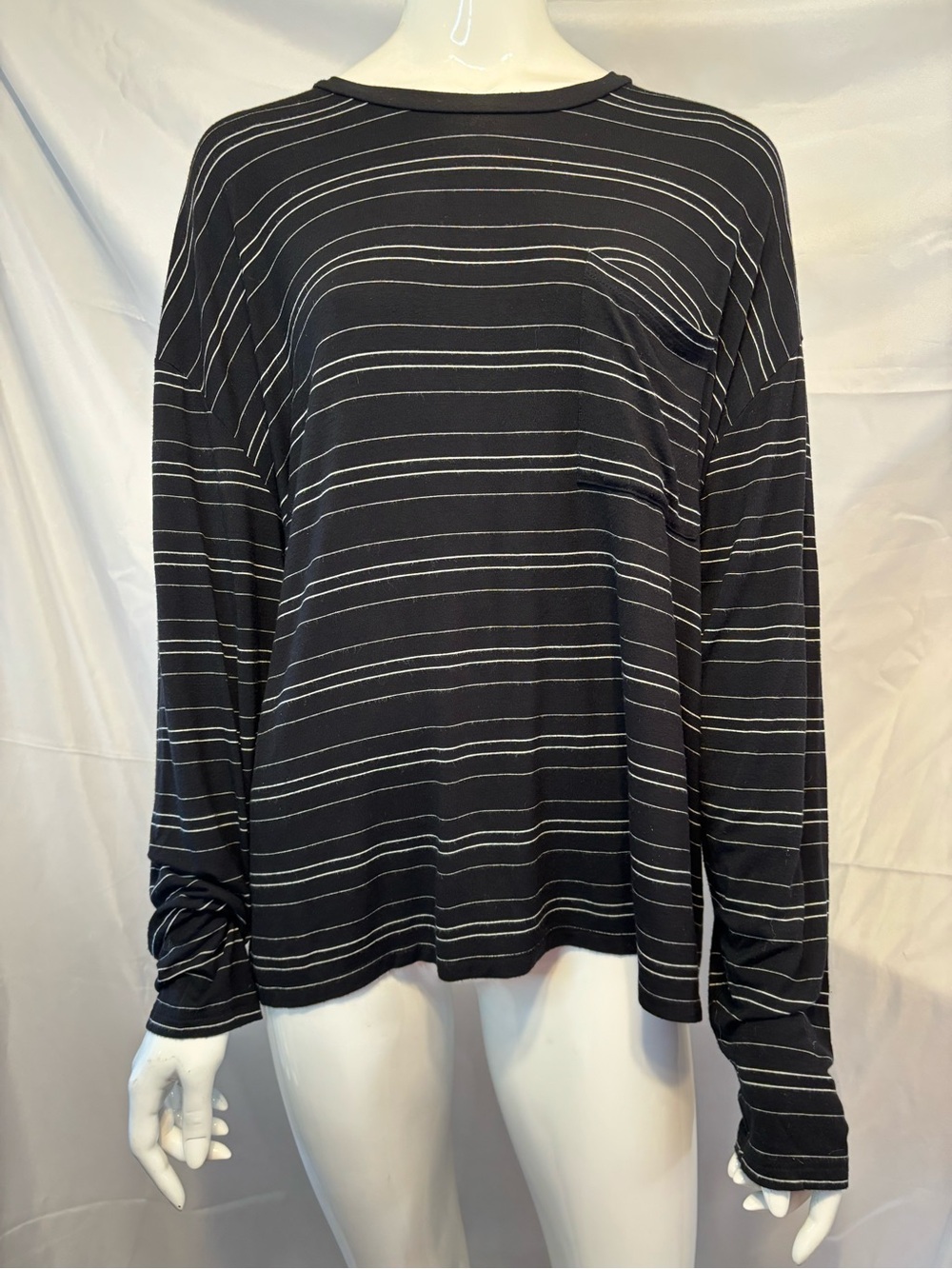 Daily Ritual Black Crewneck with Thin White Stripes, size XL